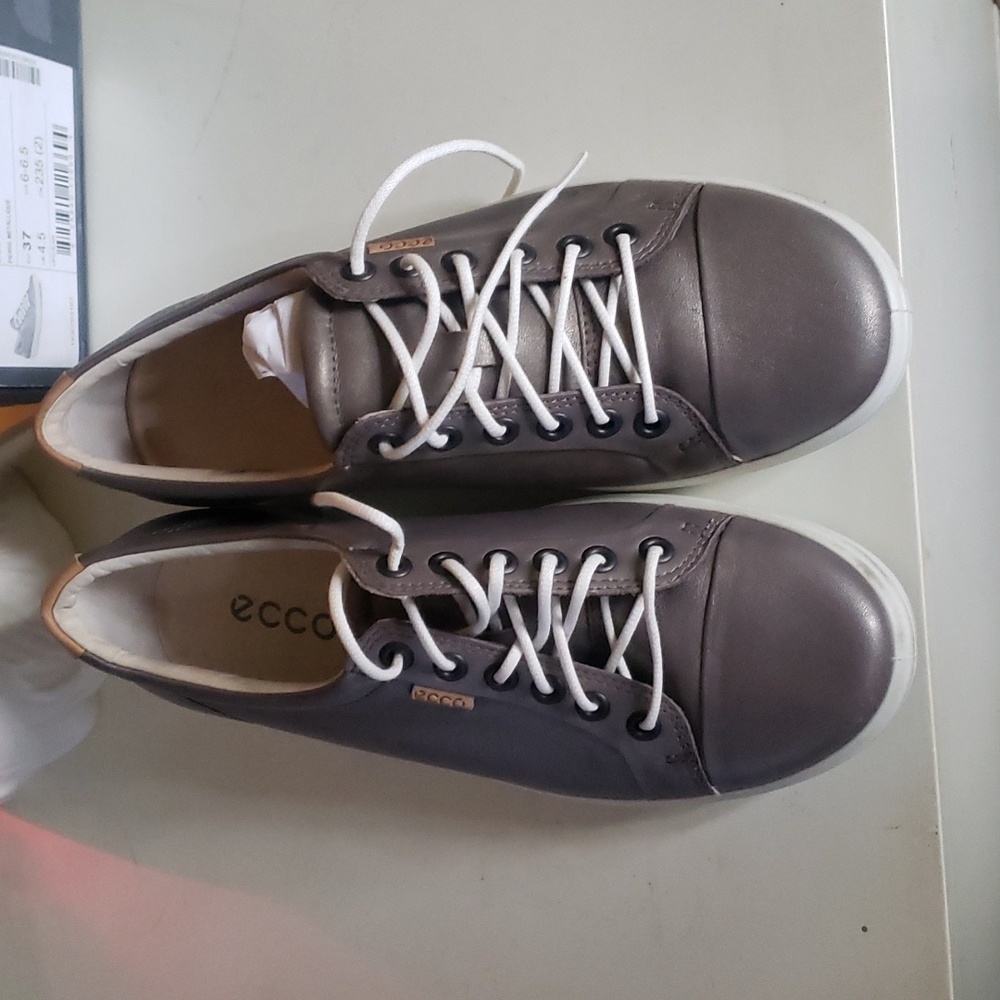 ECCO NIB LACE UP LADIES SHOES..Retail 130.00.